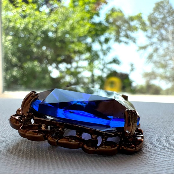 Vintage Sapphire Blue Faceted Glass Brooch - Picture 6 of 14